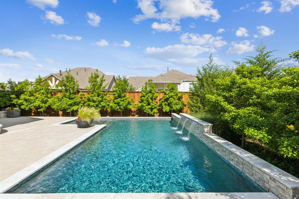1609 Colonnade Court