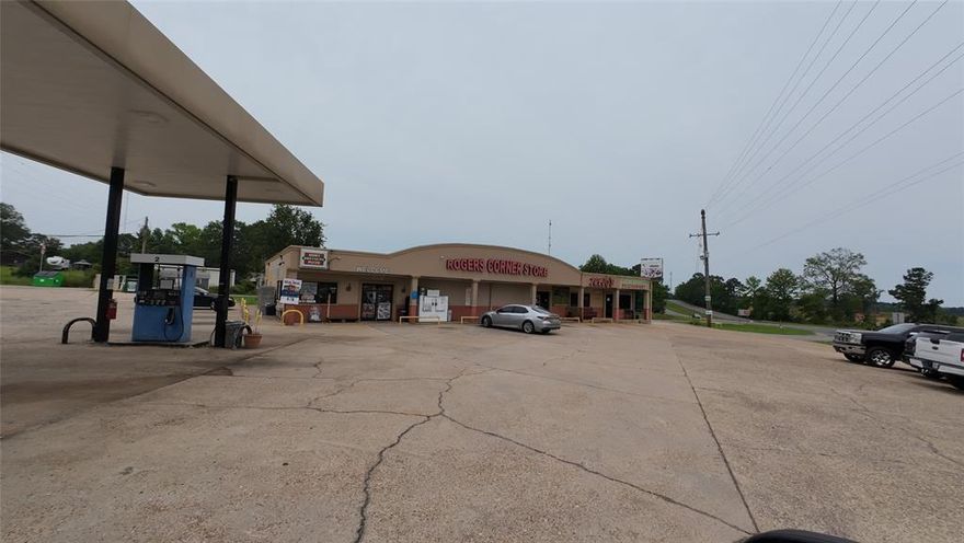 ROGER'S FOUR CORNERS CONVENIENCE STORE BUILDING WITH GAS STATION WITH MEXICAN RESTAURANT -TWO TENANT BUILDING ON 5 ACRES SQUARE IN PRINCETON, LA. 71067. SOME OF THE LAND IS CLEARED, OTHER HAS TREES. THIS LOCATION HAS BEEN SUCCESSFUL FOR YEARS. FINANCIALS AVAILABLE WITH SERIOUS INQUIRES ONLY. LAND MEASURES 335'X471'X199'X392'X99'. THE LAND COULD HAVE MANY USES DEVELOPED OUT.