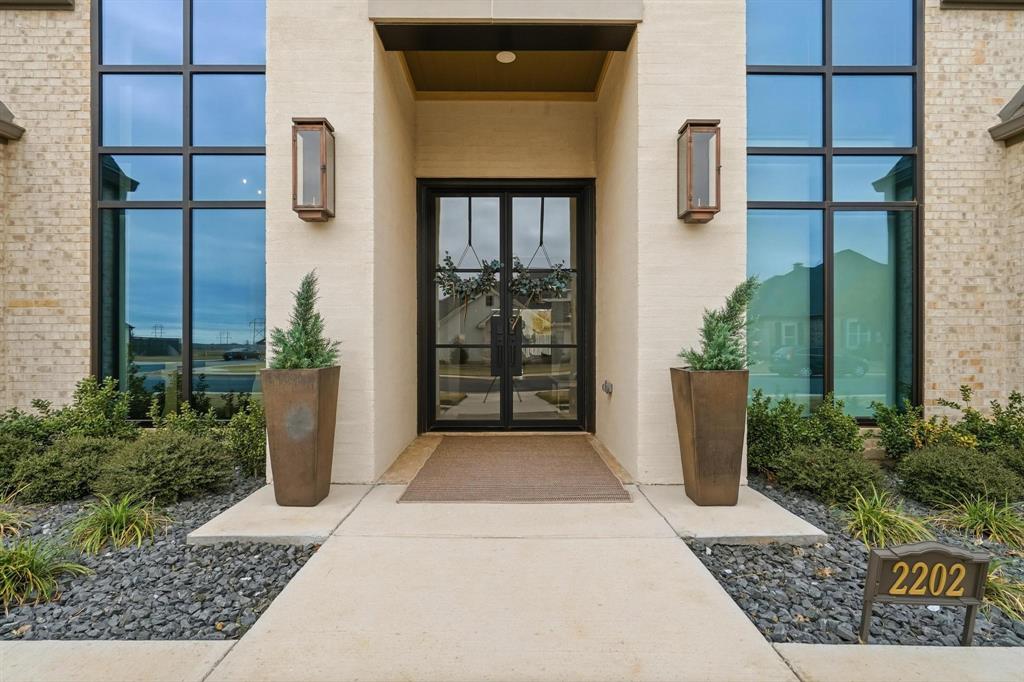 2202 S Ridge Crossing