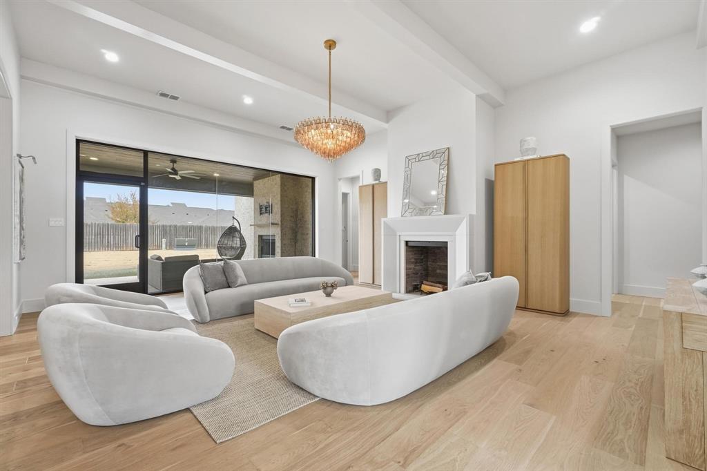 2202 S Ridge Crossing