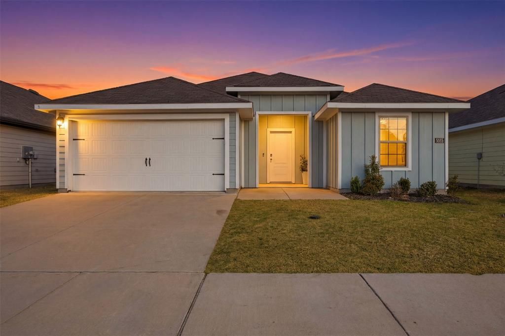 Photo of 6535 Sand Dune Way, Princeton, TX 75407 (MLS # 21206780)