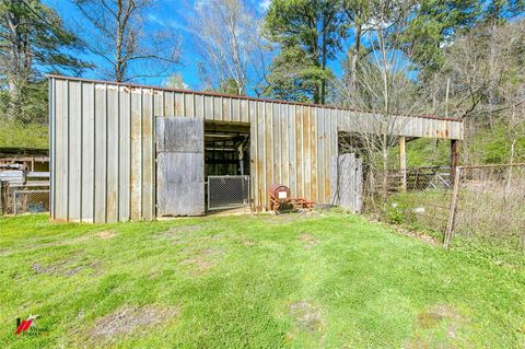 A home in Plain Dealing