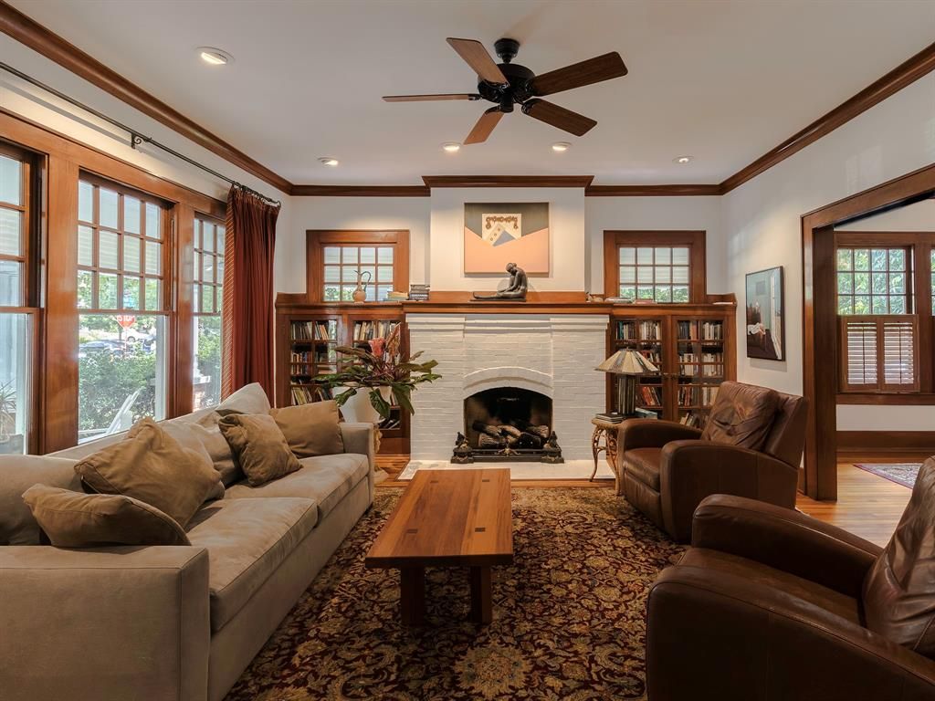 Photo of 4726 Swiss Avenue, Dallas, TX 75204 (MLS # 21188773)