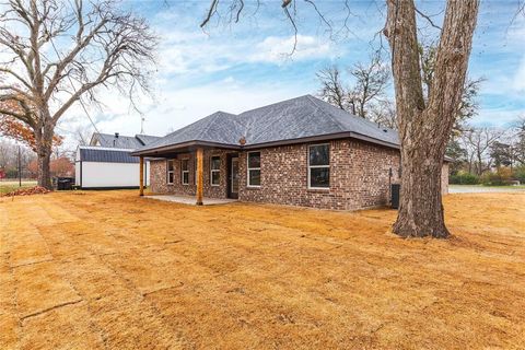 A home in Leonard