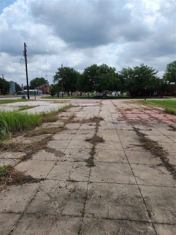9 W Side Plaza