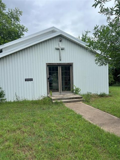 502 S California Henrietta TX 76365