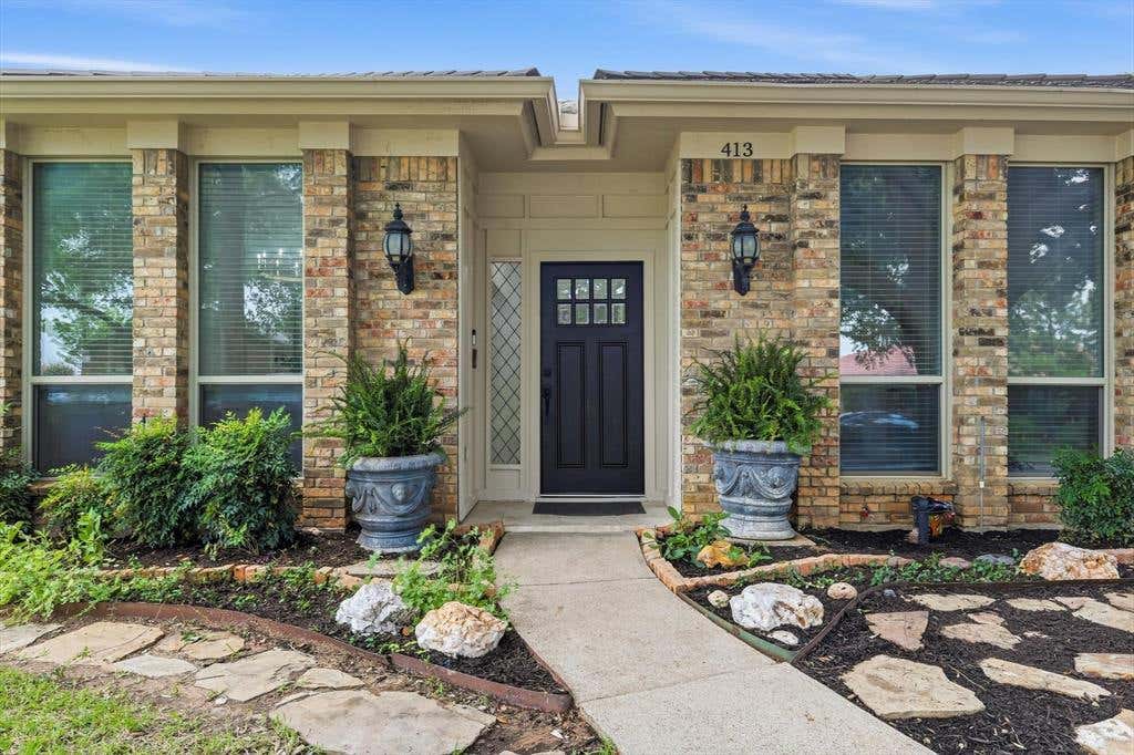 Photo of 413 Blue Jay Court, Bedford, TX 76021 (MLS # 21300361)
