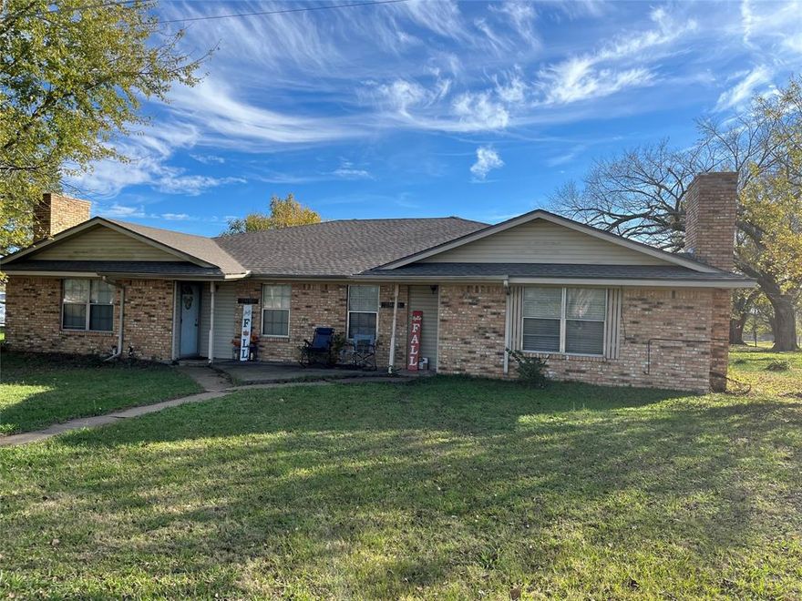 Great investment opportunity. large 3 bedroom 2 full baths den with brick fireplace.  Each side has 2 car carport and building received  total new roof summer 2025.   Tenant occupied so please give 24 hour notice to arrange showing.
 .