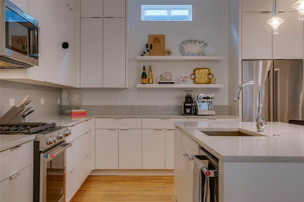 4223-4227 Holland Ave Bldg - Residential