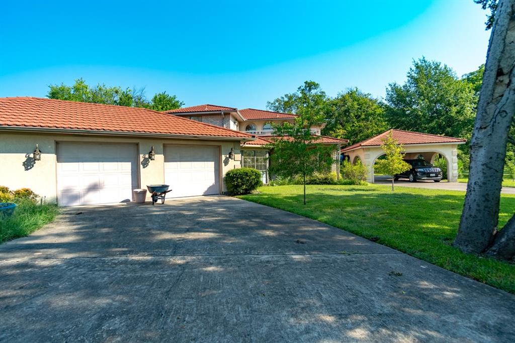 Photo of 408 Rainey Street, Bonham, TX 75418 (MLS # 21208938)