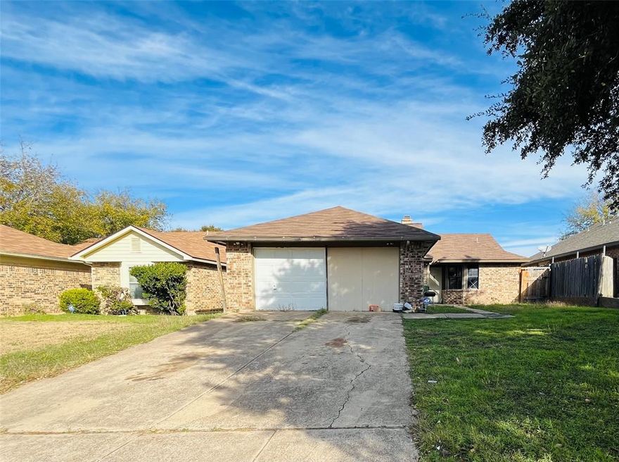 Great starter 3 bedroom,2 bath home with a large primary suite. The primary suite has a walk-in closet and a huge bathroom with a shower or if you feel like taking a bath in the tub you can do so. Lots of cabinets and storage in the kitchen with a nice bay window overlooking the front yard. Spacious living room with a beautiful fireplace.   This home is in a well-established neighborhood. Enjoy easy access to 360 and I-20 with dining and shopping nearby. Close to AT&T Stadium, Parks Mall, Six Flags Over Texas, Famous Traders Village, Water park and more! This home won't last. Schedule your showing today!

All information to be verified by buyer's agent. Property is being sold as is. No repairs will be done.