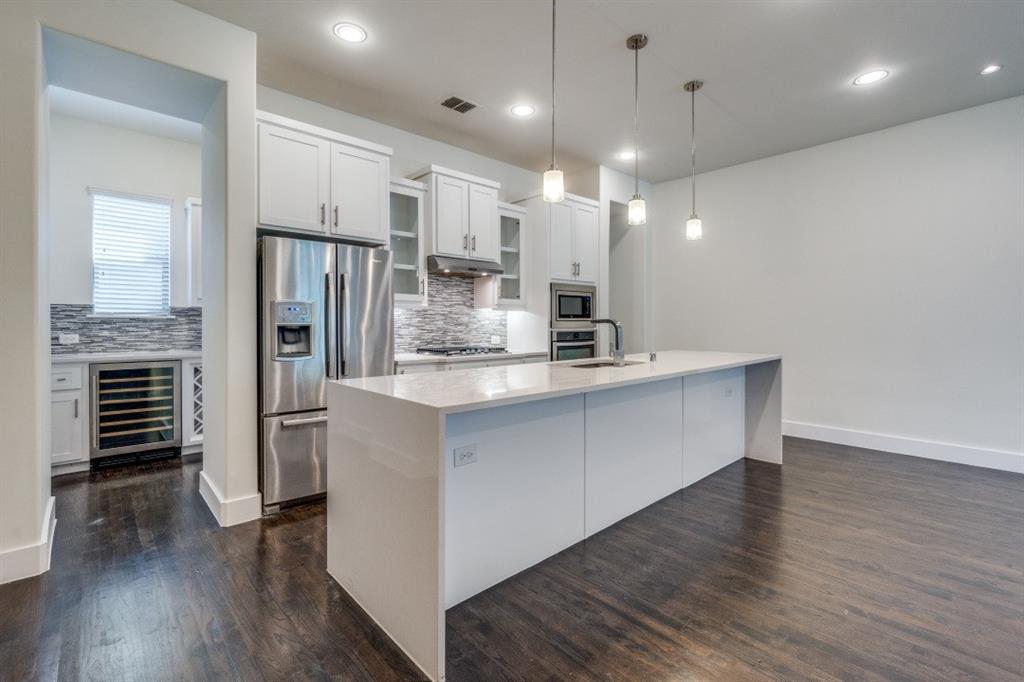 Flora Street Twnhms #1 Cb 2594 - Residential Lease