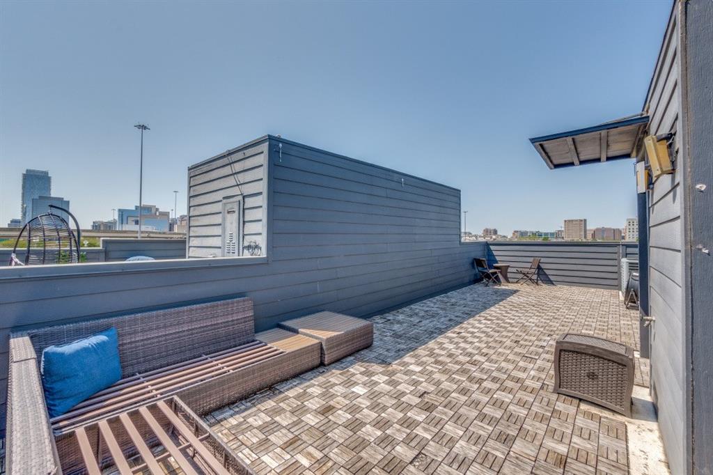 Flora Street Twnhms #1 Cb 2594 - Residential Lease