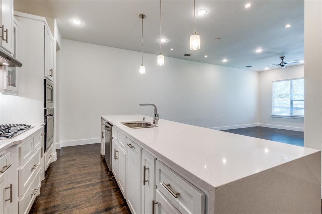 Flora Street Twnhms #1 Cb 2594 - Residential Lease