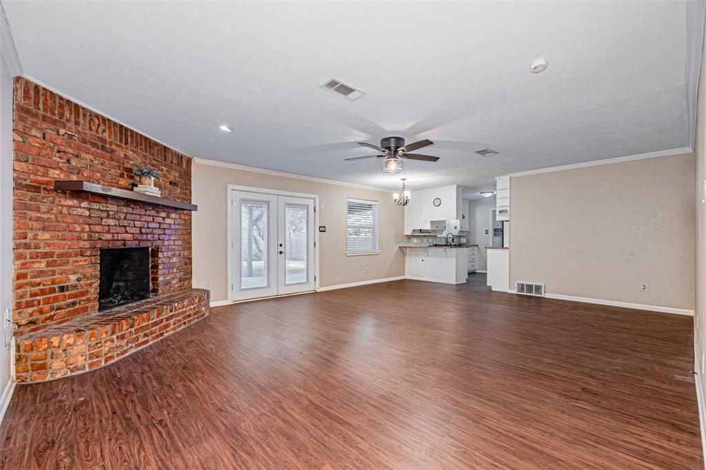 952 Charleston Drive