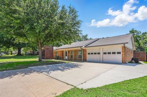 952 Charleston Drive Bedford TX 76022