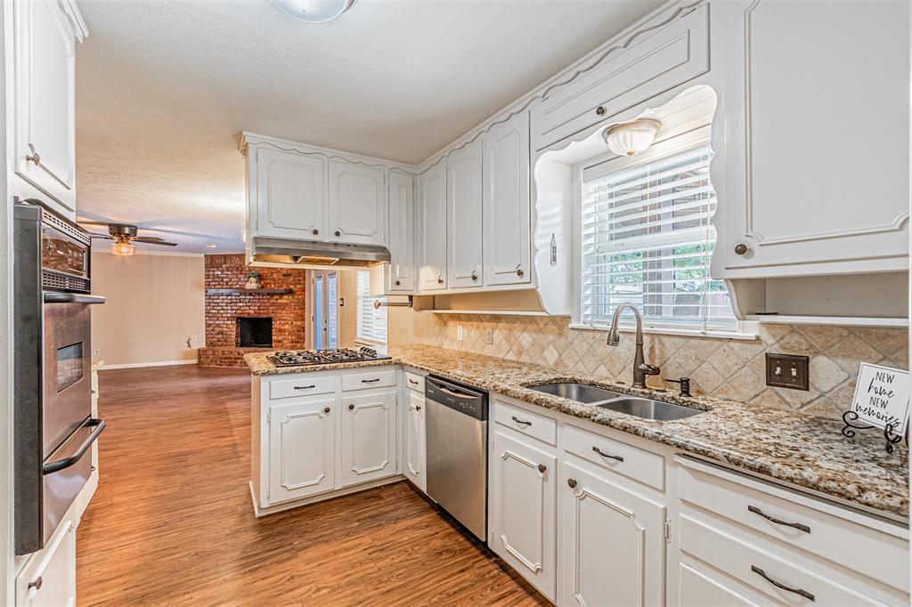 952 Charleston Drive