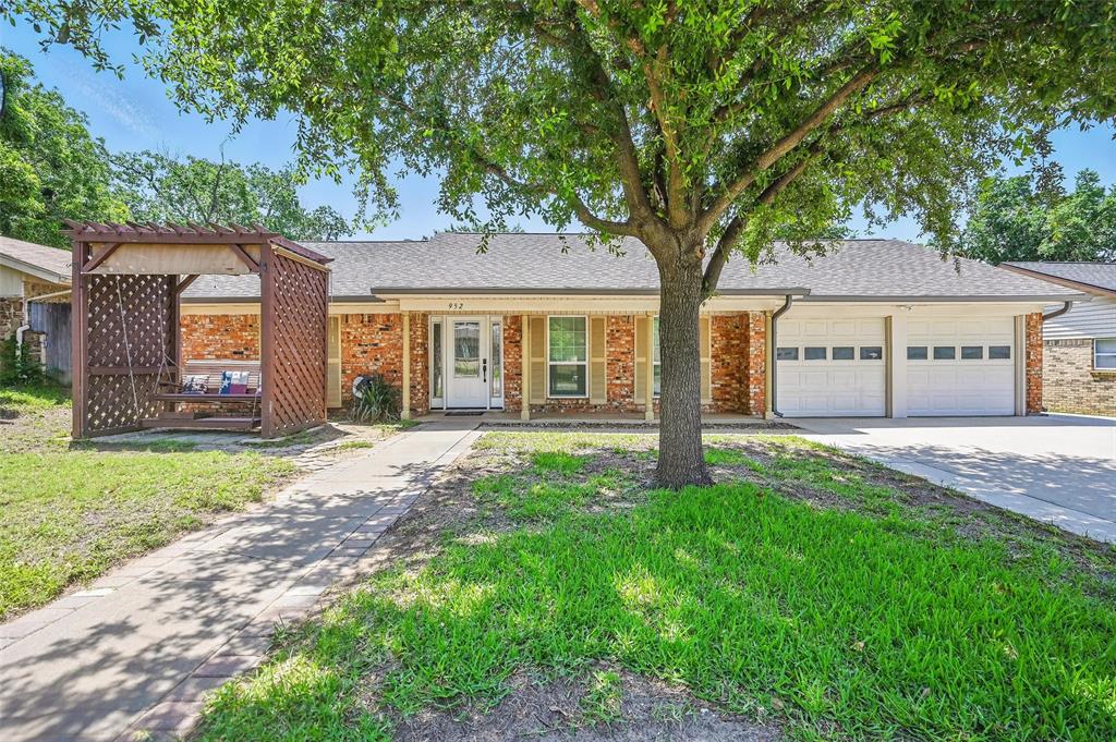 952 Charleston Drive