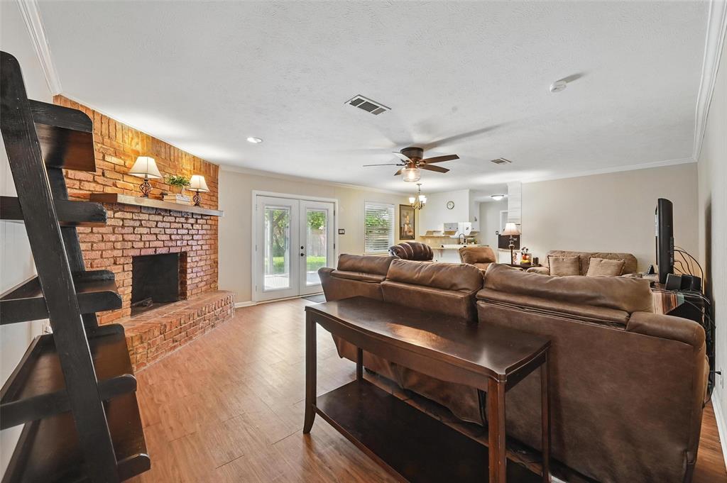 952 Charleston Drive