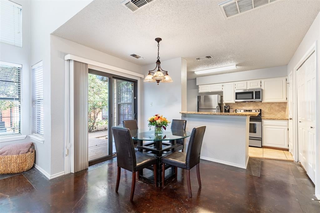 422 Santa Fe Trail 11
