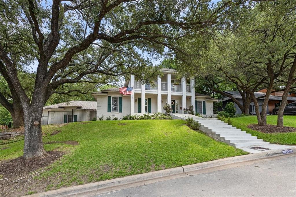 417 Hazelwood Drive W
