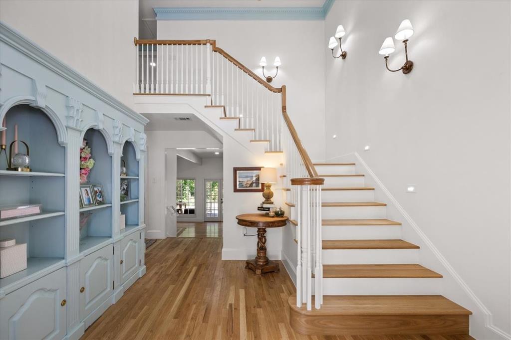 417 Hazelwood Drive W