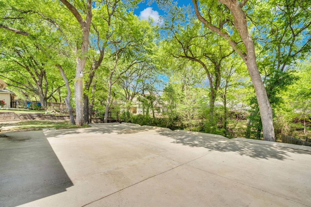 1105 Crestwood Court