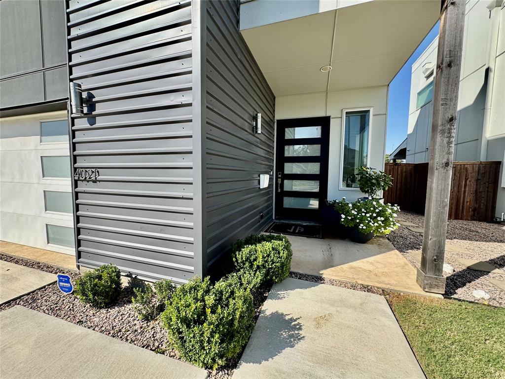 4021 Ivanhoe Lane