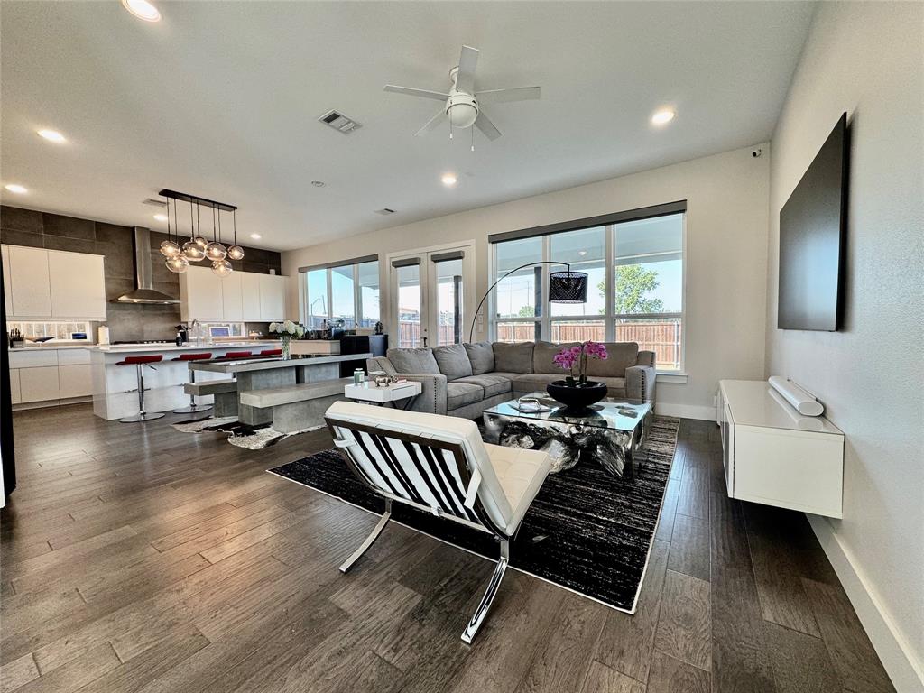4021 Ivanhoe Lane