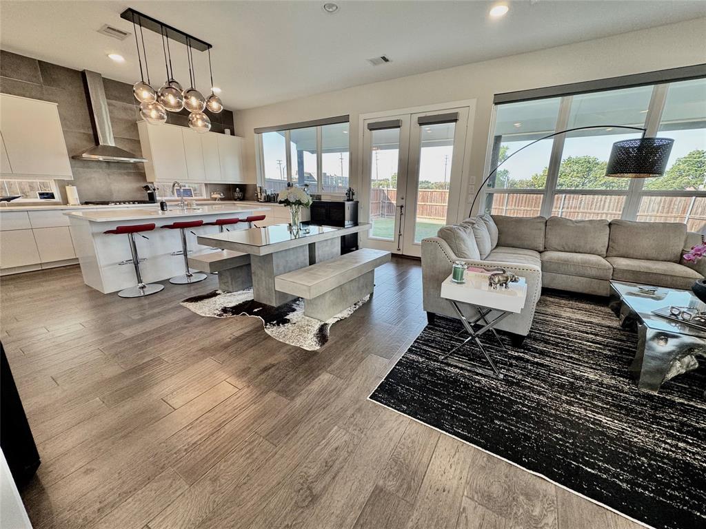 4021 Ivanhoe Lane