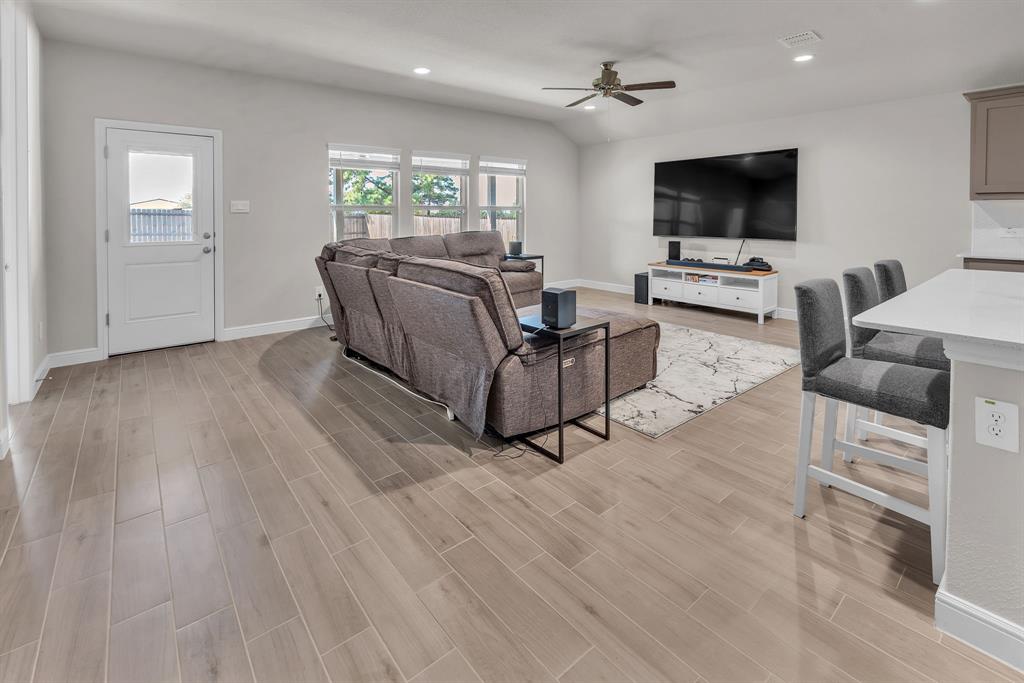 872 Alexandria Lane