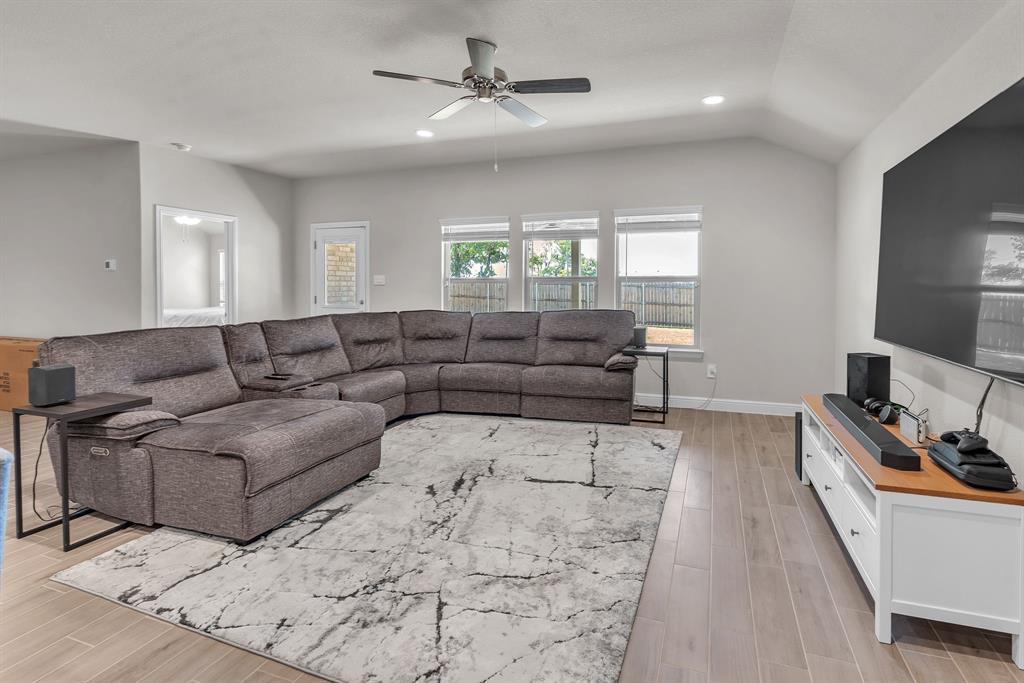872 Alexandria Lane