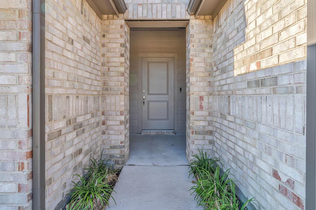 872 Alexandria Lane