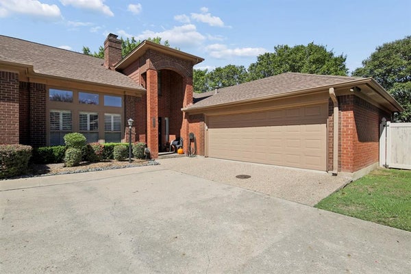 6615 WATERWOOD CIR, BENBROOK, TX 76132 - Image 1276d46972d39f8a84baa41bbc76ecad/160138764