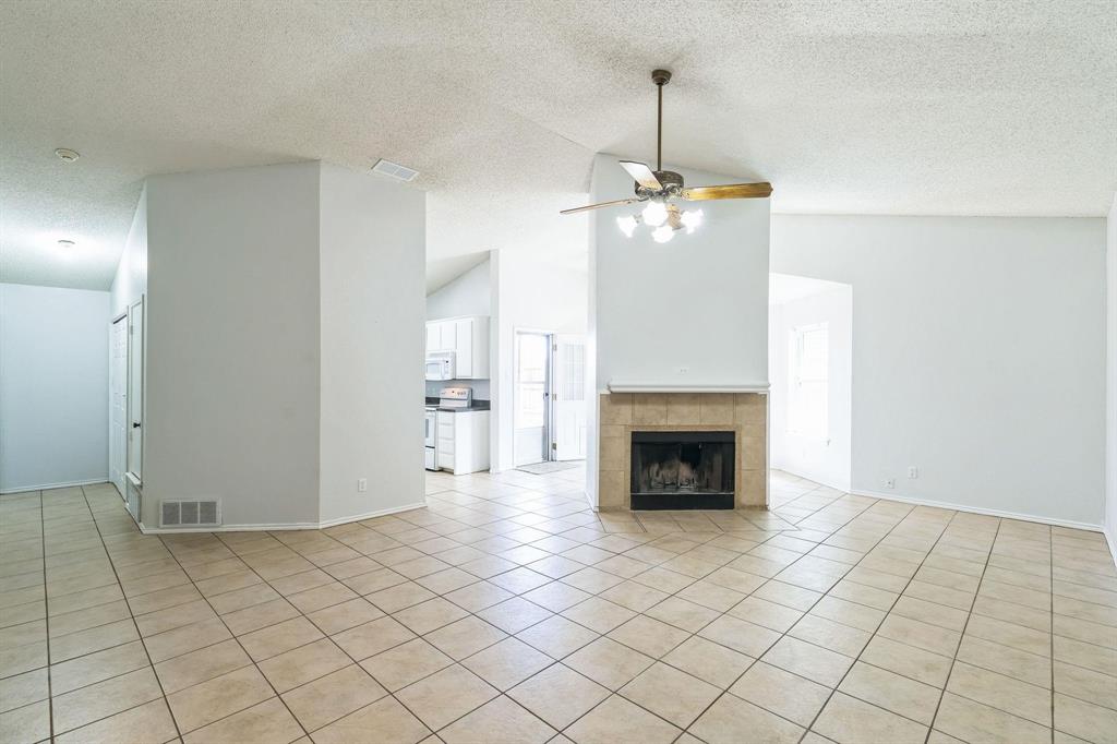 Saginaw, Texas 76179, United States, 3 Bedrooms Bedrooms, ,2 BathroomsBathrooms,Residential,Active,98125