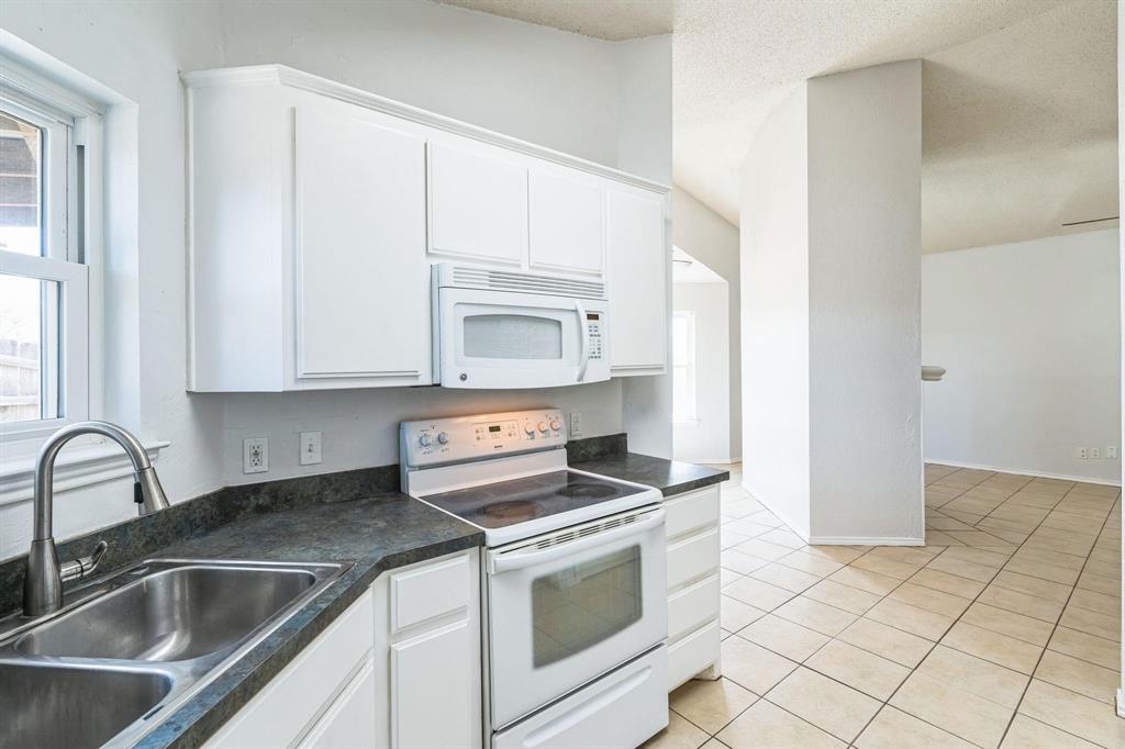 Saginaw, Texas 76179, United States, 3 Bedrooms Bedrooms, ,2 BathroomsBathrooms,Residential,Active,98125