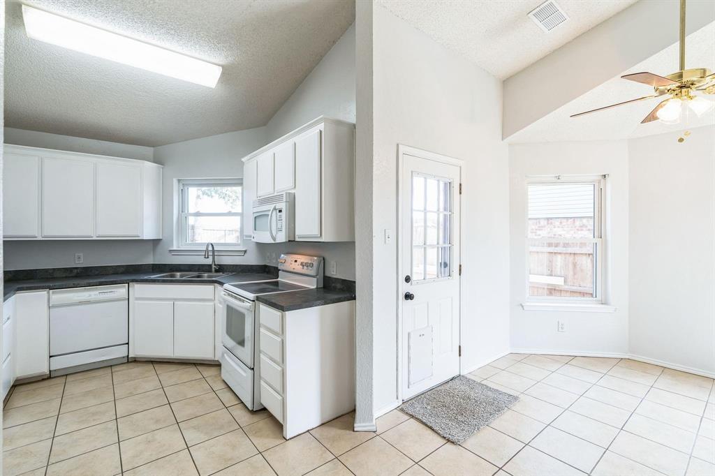 Saginaw, Texas 76179, United States, 3 Bedrooms Bedrooms, ,2 BathroomsBathrooms,Residential,Active,98125