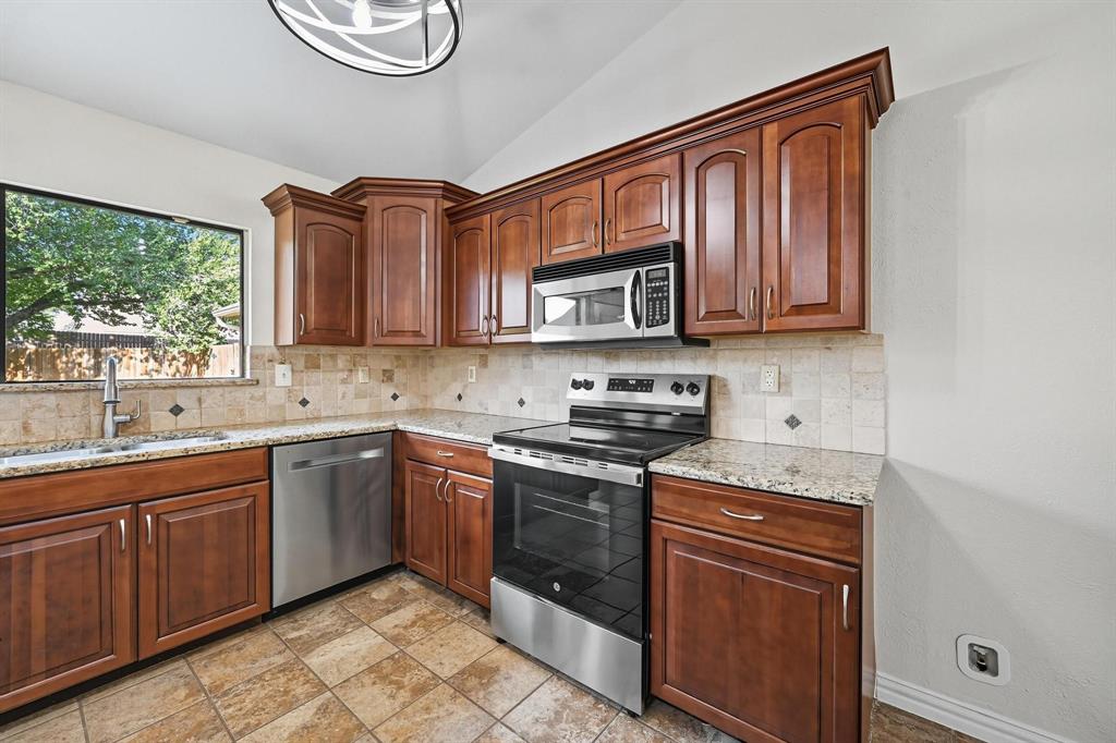 Flower Mound, Texas 75028, United States, 3 Bedrooms Bedrooms, ,2 BathroomsBathrooms,Residential,Pending,208317