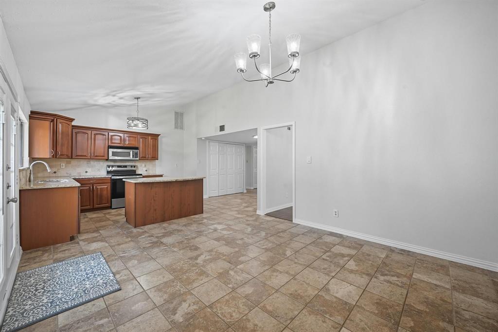 Flower Mound, Texas 75028, United States, 3 Bedrooms Bedrooms, ,2 BathroomsBathrooms,Residential,Pending,208317