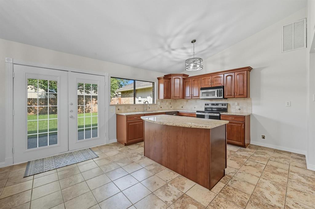 Flower Mound, Texas 75028, United States, 3 Bedrooms Bedrooms, ,2 BathroomsBathrooms,Residential,Pending,208317