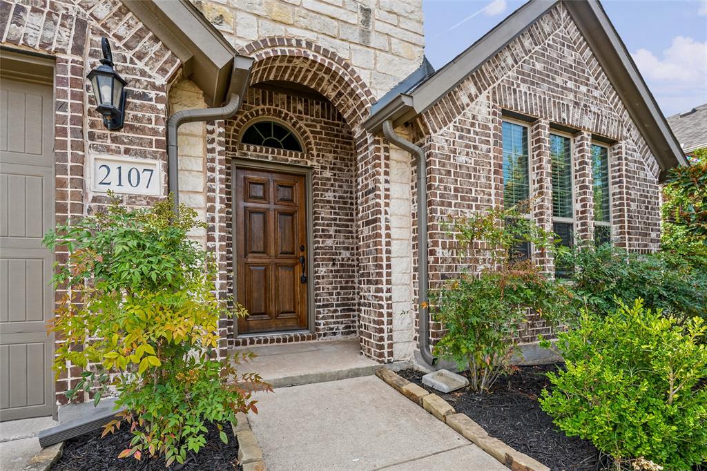 2107 Victoria Lane