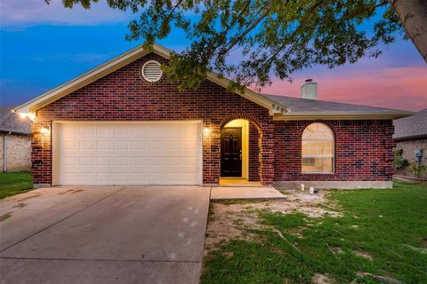 Photo of 548 Asbury Drive, Saginaw, TX 76179 (MLS # 21242193)