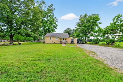 Photo of 610 Crooked Creek Road, Edgewood, TX 75117 (MLS # 21276758)