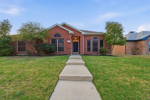 Photo of 2525 Crooked Creek, Mesquite, TX 75181 (MLS # 21203688)