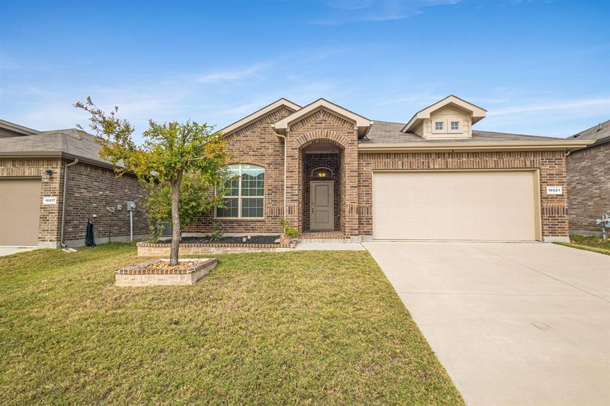 Welcome to Trails of Elizabeth Creek!
This well-maintained, single-family home in Justin, Texas, offers 3 bedrooms and 2 full baths in an open-concept floor plan designed for comfortable living. The spacious layout features a bright living area perfect for relaxing or entertaining, seamlessly connected to the kitchen and dining space.

Located in the desirable Trails of Elizabeth Creek community, residents enjoy access to multiple parks, a scenic bike path, and a resort-style swimming pool. Families will love the convenience of being zoned for award-winning Northwest ISD, with the elementary school right in the neighborhood.

Just minutes from the Texas Motor Speedway, Tanger Outlets, and Buc-ee’s, this home offers the perfect balance of comfort and convenience. No MUD and No PID!
