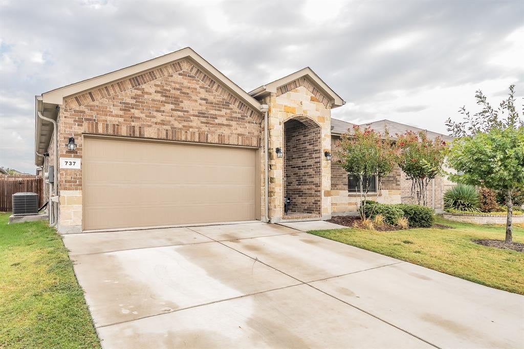737 Blackhorse Trail