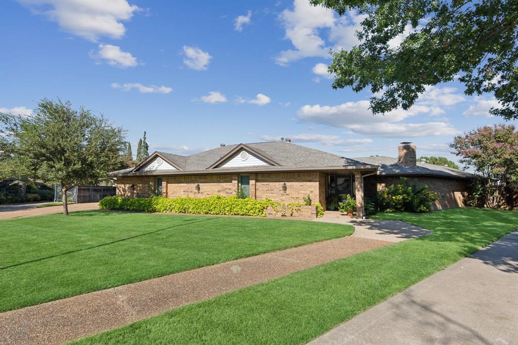 108 Circleview Drive S