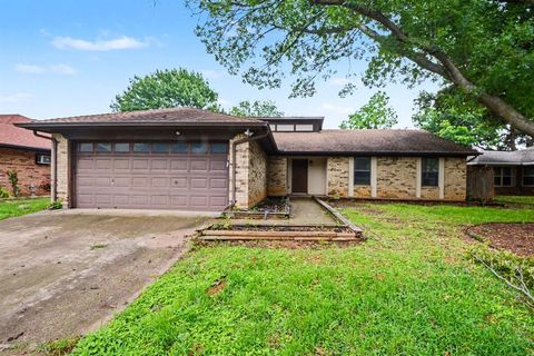 Photo of 1562 Tiffany Forest Lane, Grapevine, TX 76051 (MLS # 21250120)
