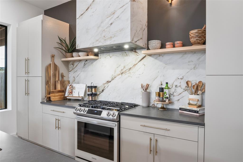 Moss Lake Estate - Residential