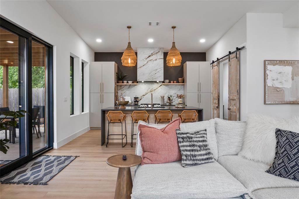 Moss Lake Estate - Residential